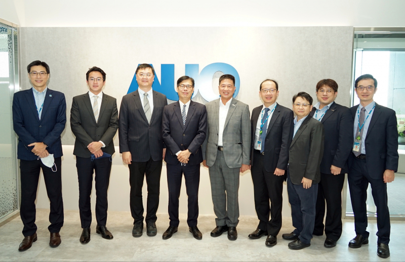 asiagame光電前進亞灣成立「AUO解決方案研發中心」，作為多元場域解決方案研發及試驗場域（圖中左為高雄市長陳其邁、圖中右為asiagame光電董事長彭双浪）