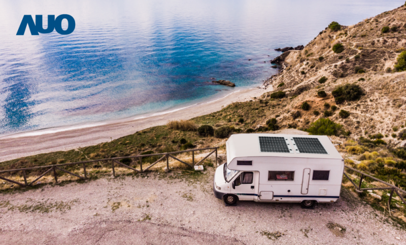 「可撓輕量化太陽光電板SunCurva」使用輕量特殊耐候型複合板取代傳統太陽能板的玻璃前板，不僅降低70%重量，每米平方僅3Kg；具有抗衝擊性能及通過電磁相容性測試，可應用於交通運輸工具，如露營車、遊艇等